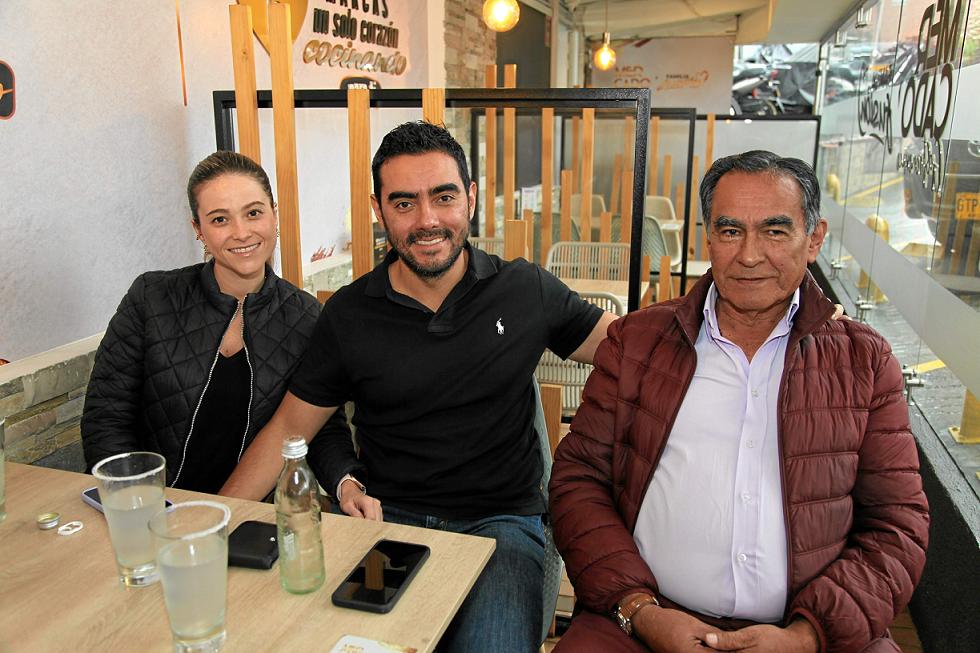 Foto | Argemiro Idárraga | LA PATRIA   En el restaurante Shushi Fusion se reunieron Natalia Salazar, Sebastián Londoño y Carlos Arturo Londoño para pasar un rato en familia.