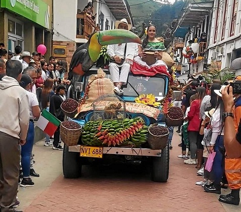 Comparsas y desfiles estuvieron entre las muestras culturales del municipio.