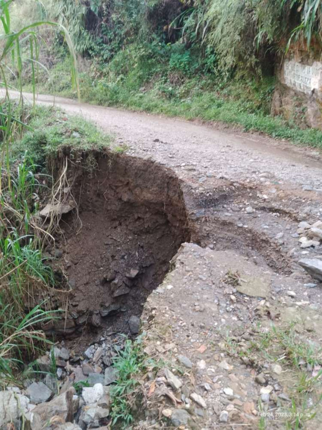 La comunidad pide apoyo del Gobierno desde hace cuatro meses, el deterioro vial afecta a cinco veredas de Samaná.
