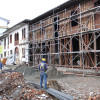 Con la técnica de bahareque restauran la fachada de la Escuela Juan XXIII, patrimonio arquitectónico de Manizales. 