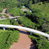 Puentes como este se construyeron para mejorar la movilidad en la vía Manizales - Medellín.