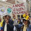 Manifestantes opositores al Gobierno de Gustavo Petro participan en una jornada de protesta este domingo en las calles de Bogotá (Colombia).