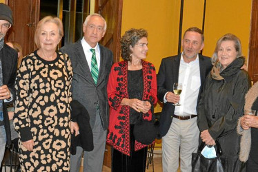 Jorge Giraldo, Matilde Cuartas, Gabriel Barreneche, Lucía Jaramillo, Jorge Alberto Jaramillo, Luz María Calderón y Luz María Robledo Gómez.