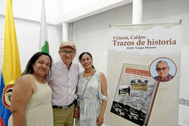 Fotos | Lector | LA PATRIA La licenciada Ángela Clemencia Quintero; el autor del libro, Jaime Vargas Moreno, y la licenciada Delcy Judith Vanegas.