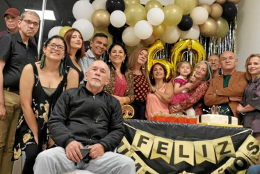 Foto | Lector | LA PATRIA Gloria Galvis Mejía se reunió en su residencia con su familia para celebrar sus 60 años.