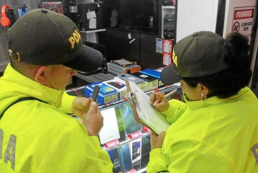 En 6 establecimientos comerciales, agentes de la Sijín de la Policía de Manizales incautaron 21 equipos móviles, que eran comercializados de manera ilegal.