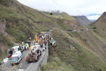 20 muertos y 15 heridos en accidente de un bus que se volcó en Nariño 