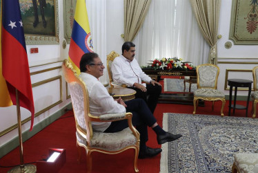 Los presidentes Gustavo Petro y Nicolás Maduro. 