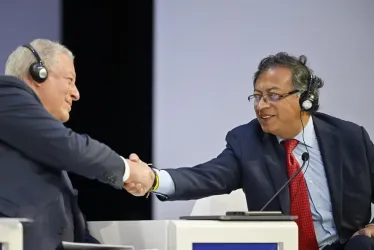 Al Gore y Gustavo Petro en un panel del Foro Económico Mundial. 