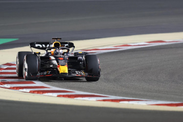 El piloto neerlandés Max Verstappen, de Red Bull Racing, llegó primero en el Gran Premio de Fórmula 1 de Bahrein en el Circuito Internacional de Baréin en Sakhir.