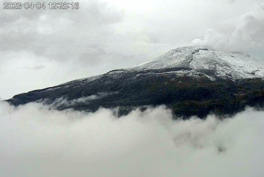 Así luce hoy el volcán Nevado del Ruiz desde el cerro Gualí.