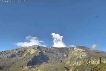 Así lucía esta mañana, del 5 de abril, el volcán Nevado del Ruiz desde el sector de Piraña - Azufrado.