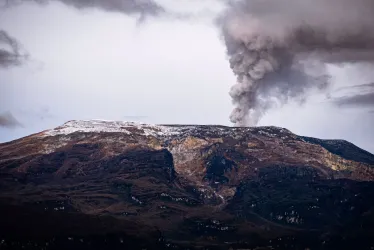 Volcán Nevado del Ruiz ayer, 10 de abril, durante el sobrevuelo de la Fuerza Aérea Colombiana. 