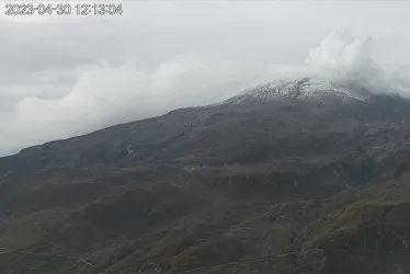 Así se observaba ayer el volcán Nevado del Ruiz, cuando se cumplió un mes del nivel de actividad naranja. 
