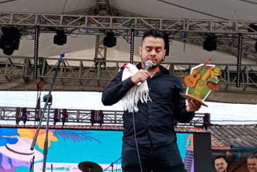 El trovador Ventarrón se llevó la corona y el trofeo de la tercera edición del Festival Nacional de la Trova.