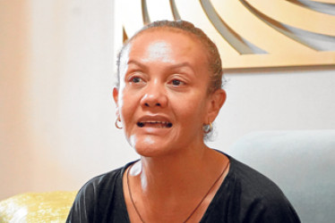 Darlin Arrieta, hermana del cirujano plástico colombiano Edwin Arrieta, asesinado en Tailandia, exige justicia para su familiar.