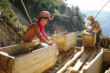 Marmato es el municipio minero de Caldas. Aproximadamente cuenta con 535 minas en producción, 97 plantas de beneficio y 6 mil trabajadores provenientes de 17 departamentos, según el Censo minero del 2012.