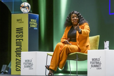 Fatma Samoura durante el panel 'World Football Summit' 2023 en Sevilla (España).