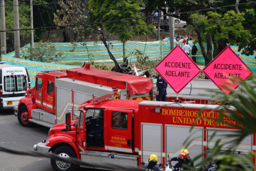 Una avioneta con dos tripulantes se accidenta en el centro de la ciudad colombiana de Cali