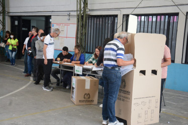 El puesto de votación del barrio San Jorge en Manizales este domingo. 
