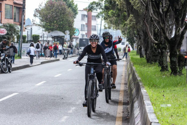 Ciclistas este jueves durante el Día sin carro y sin moto obligatorio en Manizales. 