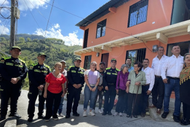 Cuatro apartamentos entregó la Policía en Aranzazu para igual número de familias.