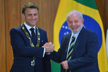 Los presidentes de Francia, Emmanuel Macron, y de Brasil, Luiz Inácio Lula da Silva.