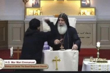 El momento del ataque quedó grabado en una transmisión de la misa que la Iglesia asiria del Buen Pastor, en Sídney, estaba realizando.