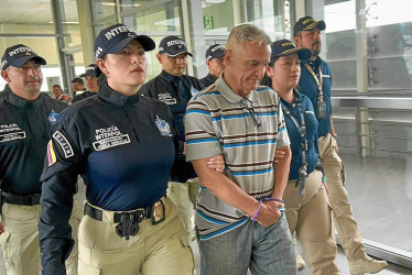 Jaime Saade, de 61 años, llegó en un vuelo comercial procedente de Brasil que aterrizó al mediodía en el aeropuerto internacional El Dorado donde lo esperaban agentes de Migración Colombia que le hicieron el respectivo registro de entrada al país.