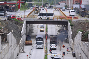 Los puentes de la glorieta están diseñados con vigas de acero y tablero de concreto. Por estos podrán transitar vehículos de todo tipo.
