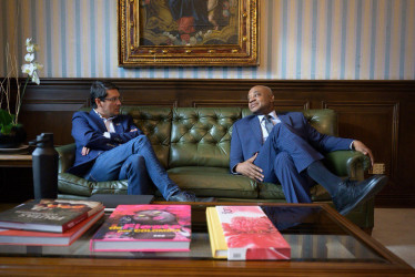 El embajador de Colombia en Argentina, Camilo Romero, acompañado del ministro de Relaciones Exteriores, Luis Gilberto Murillo.