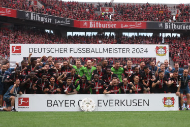 El Bayer Leverkusen, primer campeón invicto de la historia de la Bundesliga, se ganó el apodo de 'Neverlusen' (nunca pierde). 