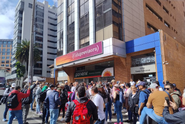 Una delegación de docentes de Caldas se tomó la Fiduprevisora en Bogotá para exigir soluciones en salud. 