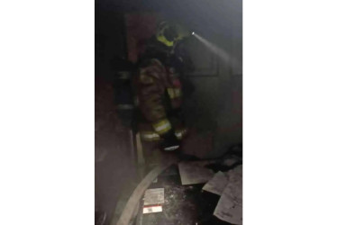 Una oficina se incendió en el Centro de Manizales en la madrugada de este lunes. La conflagración no dejó lesionados.