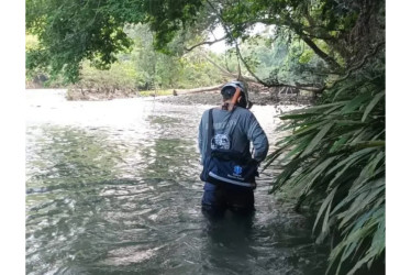 El cuerpo fue hallado en el río Doña Juana, cerca del balneario Puente Colgante, en La Dorada (Caldas).