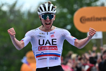 Tadej Pogacar (Team Emirates) ganó la segunda etapa del Giro de Italia y asumió el liderato.