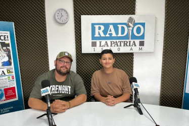 Conrado y Luciano Quintero, padre e hijo y creadores del restaurante Asados al Barril Del Carajo en Manizales.