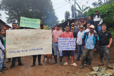 La comunidad de La Cuchilla, en Marmato (Caldas), que se opuso este jueves al desalojo.