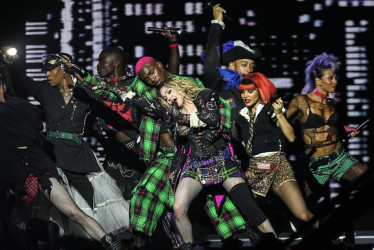 La cantante Madonna se presentó en un concierto gratuito, única presentación de su gira The Celebration Tour en Suramérica, este sábado en la playa de Copacabana en Río de Janeiro (Brasil).