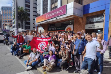 Docentes de municipios de Caldas viajaron desde anoche a Bogotá para protestar ante la Fiduprevisora por lo que consideran falencias en el servicio de salud, tras 20 días del la implementación del nuevo modelo, que sigue en transición.  