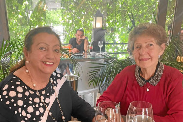 Foto | Cortesía lector | LA PATRIA Dora Jiménez de Arango y Esperanza Pineda Cifuentes compartieron un almuerzo en el restaurante Ednia, en el barrio Palermo, para festejar el Día de la Madre.