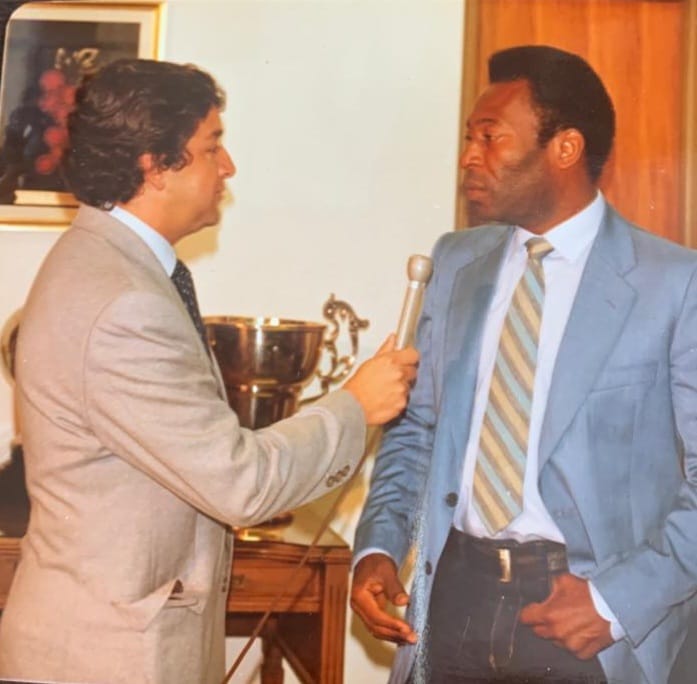 Esteban Jaramillo entrevistando a Pelé 