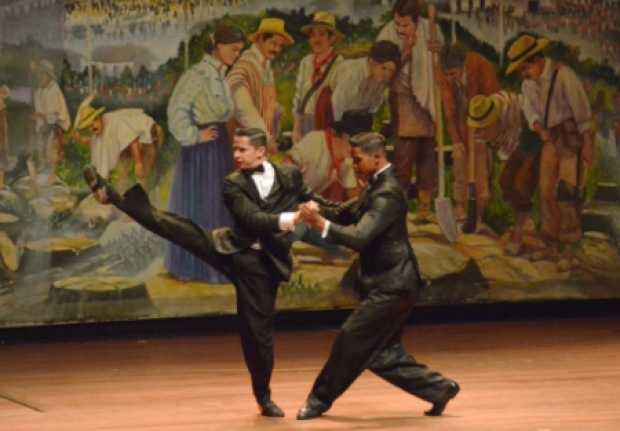 Dos hombre bailando tango