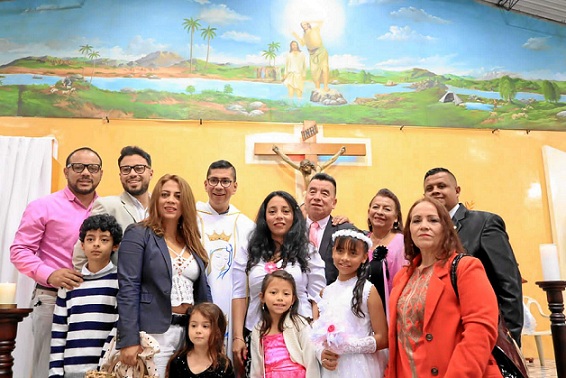 Foto | Archivo Particular | LA PATRIA Mariana Pulido Botero hizo la Primera Comunión en la iglesia San Juan Bautista, sus familiares realizaron una fiesta en su honor.