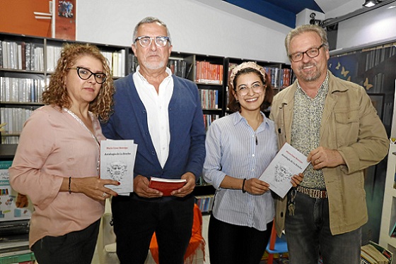 Fotos | Darío Augusto Cardona S. | LA PATRIA Anita Muñoz; Mario César Restrepo, escritor; Elizabeth Cardona, y Pedro Felipe Hoyos, editor.