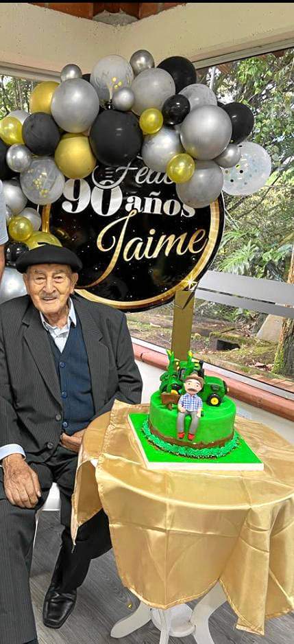 Foto | Lector | LA PATRIA Jaime Martínez Díaz cumplió 90 años de vida. Su familia le celebró con una reunión familiar en la que le manifestaron todo su cariño y respeto.