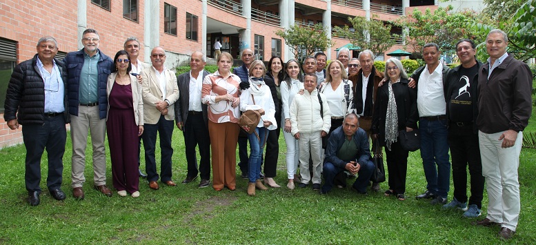 Foto | Argemiro Idárraga | LA PATRIA Un grupo de egresados de la Facultad de Zootecnia de la Universidad de Caldas se reunieron en la entidad para celebrar 40 años de haber recibido el título.