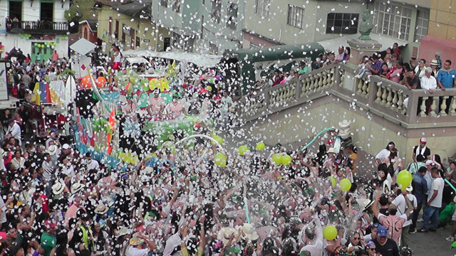 Desfile durante las fiestas de Pácora 