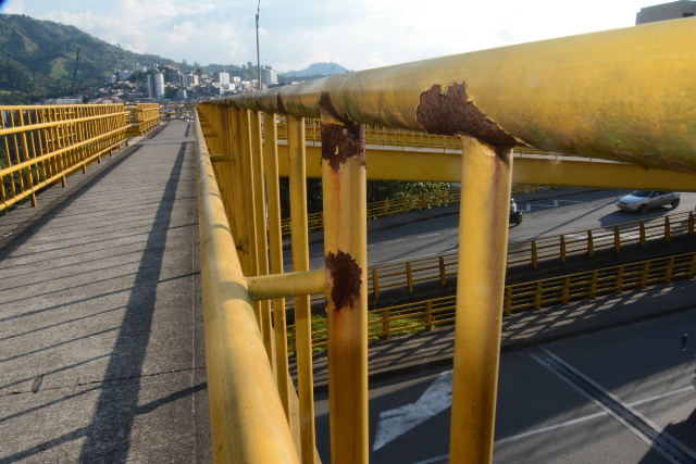puente Panamericana deteriorado