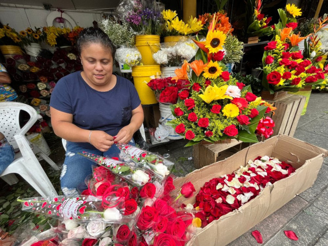 Roxana Mejía es madre de Johan. Vender flores ha sido el oficio de toda la vida.